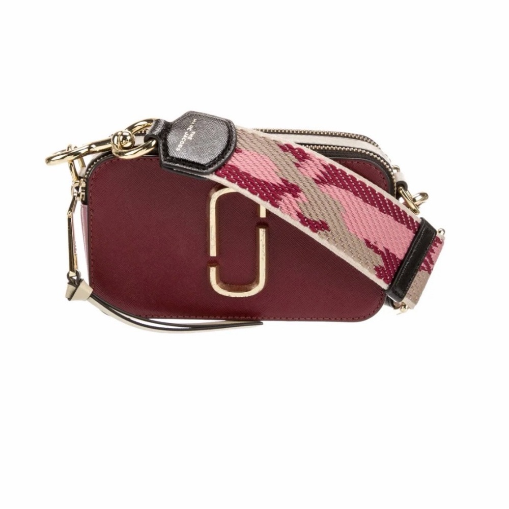 MARC JACOBS
Saffiano Small Snapshot Camera Bag Burgundy Pink - Picture 2 of 6